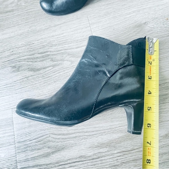 AEROSOLES Black Leather Round Toe Kitten Block Heels Ankle Comfy Booties  7.5 - Picture 6 of 15